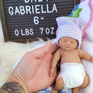Boneca de silicone artesanal de 6&quot; - Gabriel ou Gabriella - Edição de realismo aprimorado