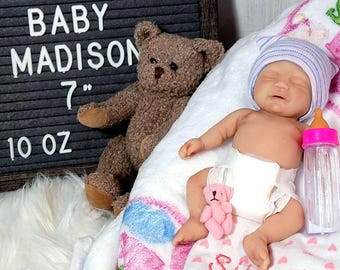 Auténtica muñeca bebé de silicona de 18 cm (7 pulgadas) - Madison o Matthew, edición de realismo mejorado, hecha a mano por un artista.