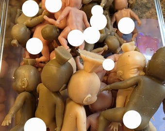 Caja de muñecas de silicona sin pintar – Surtido de 6,35 cm (2,5 pulgadas) primera edición