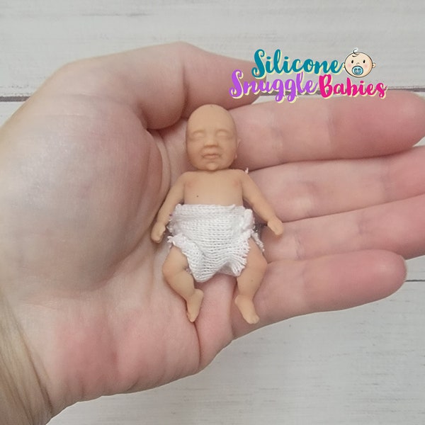 Fabriquée à la main aux États-Unis, une mini-poupée « Mary » en silicone pour tout le corps de 2,5 pouces, peinte