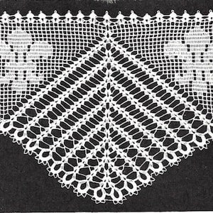 Puede incluir: Doily de ganchillo blanco con borde festoneado y un patrón geométrico en el centro.