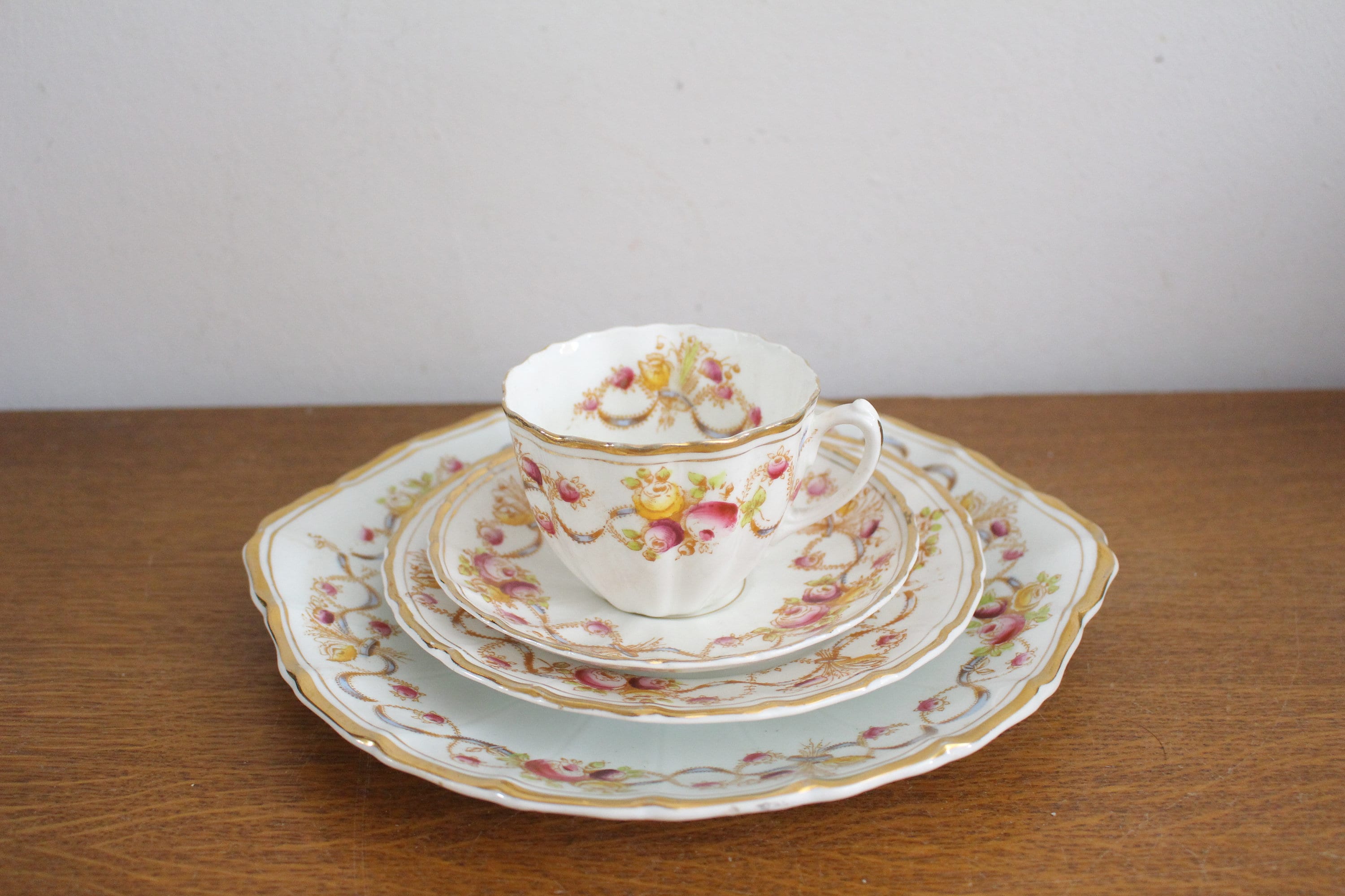 Tasse à Thé et Soucoupe Antiques en Porcelaine d'os Édouardiens avec Assiette Gâteau - Quattro Wild