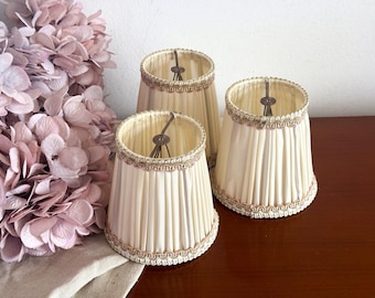 Juego de 3 pantallas de lámpara vintage francesas de tela plisada con clip