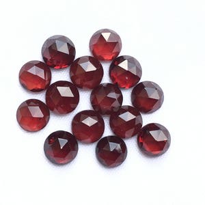 Cabujón de granate rojo talla rosa (6 mm) - Piedra de nacimiento de enero