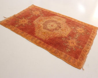 Authentic vintage moroccan rug - Taznakht - 3.7x5.7feet / 114x174cm - Traditional rug from South Morocco, low pile in faded red and peach