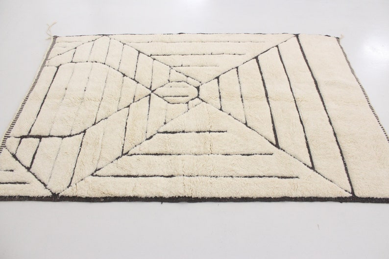 Moroccan rug Mrirt 4.9x7.6feet / 150x232cm image 7