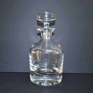Crystal Decanter with Suspended Air Bubble in Base. Pippi Series. Designed by Vicke Lindstrand for Kosta Glasbruk , Sweden. MCM Vintage.