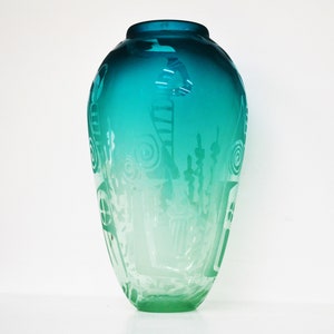 Vase en verre soufflé à la main par l'artiste canadien Richard Kreamer. Peut-être le quartier. Série. Signé : R. Kreamer millésime des années 80-90.