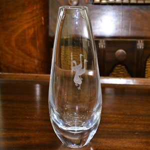 Vintage Kosta Crystal Bud Vase: Geätzte Geese Dekor, Vicke Lindstrand Design