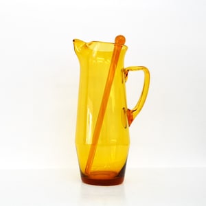 Amber Glass Cocktail Jug/Pitcher with Stirrer/Swizzle Stick. Mid Century Modern Vintage Barware . Unmarked. Resembles Italian Glasswork