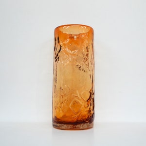 Jarrón de vidrio texturizado de Ronald Stennett Willson para Wedgewood Glass Company. Serie copo de nieve. Color Topacio. Vintage de los años 70. Firmado.