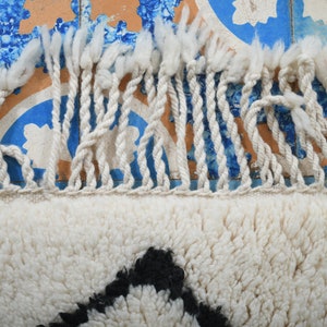 Beni Ourain Rug Handwoven Moroccan Wool Rug 166 cm x 241 cm 5.4 ft x 7.9 ft image 7
