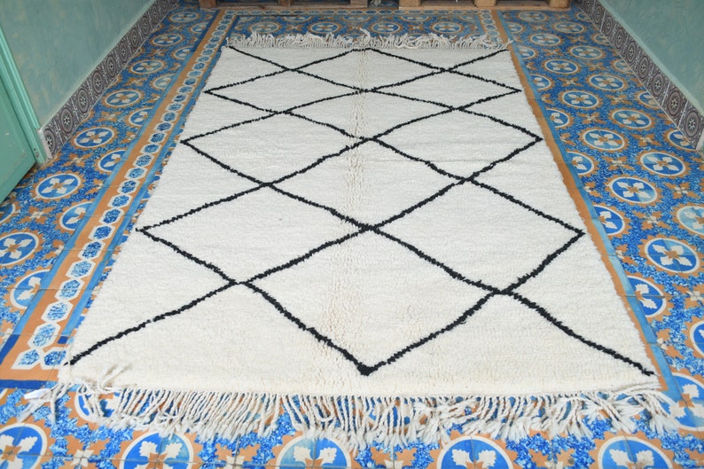 Beni Ourain Rug Handwoven Moroccan Wool Rug 166 cm x 241 cm 5.4 ft x 7.9 ft image 2