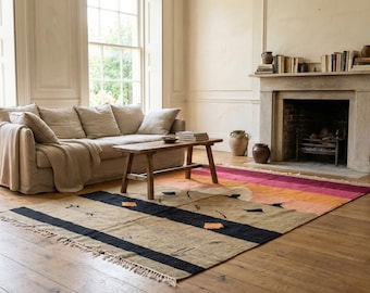 Alfombra Kilim marroquí moderna de lana (262 x 166 cm) - Diseño único con escena desértica