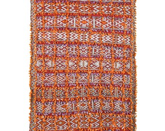 Vintage Moroccan Flat Weave Rug: Add Authenticity to Your Space