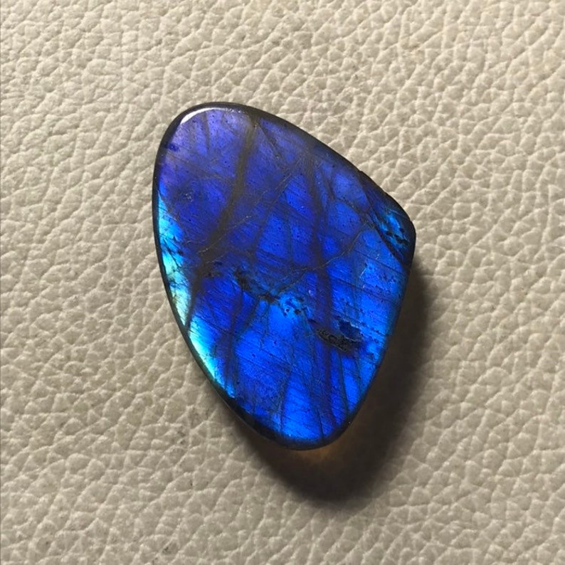Designer Cabochon AAA Quality Blue Labradorite Cabochon Pendant Stone Size 27*39*8mm 59Cts Natural Heart Shape Labradorite Gemstone