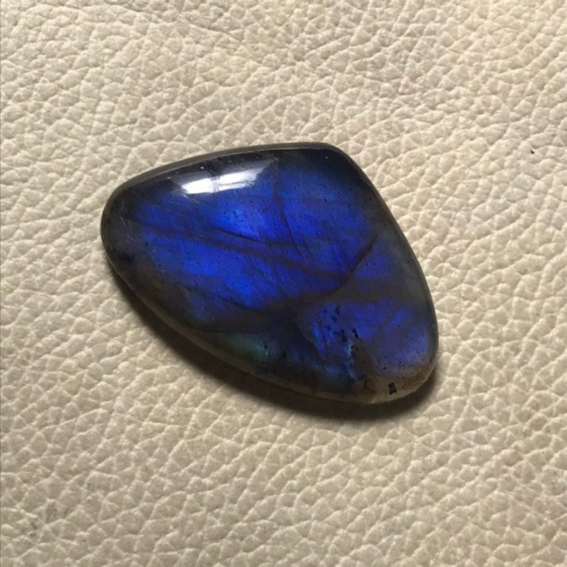 Designer Cabochon AAA Quality Blue Labradorite Cabochon Pendant Stone Size 27*39*8mm 59Cts Natural Heart Shape Labradorite Gemstone
