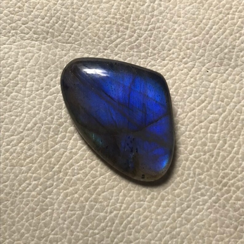 Designer Cabochon AAA Quality Blue Labradorite Cabochon Pendant Stone Size 27*39*8mm 59Cts Natural Heart Shape Labradorite Gemstone