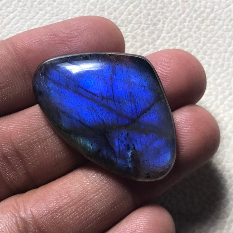 Designer Cabochon AAA Quality Blue Labradorite Cabochon Pendant Stone Size 27*39*8mm 59Cts Natural Heart Shape Labradorite Gemstone