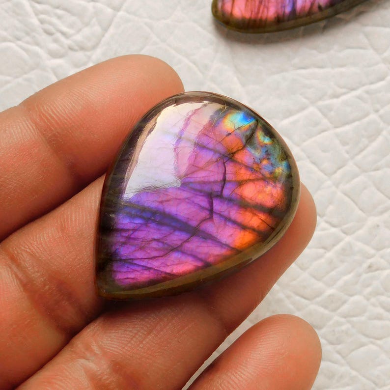 AAA Flashy Purple Labradorite Gemstone Loose Cabochon Healing Crystal for Pendant Making D = 36x27x7mm