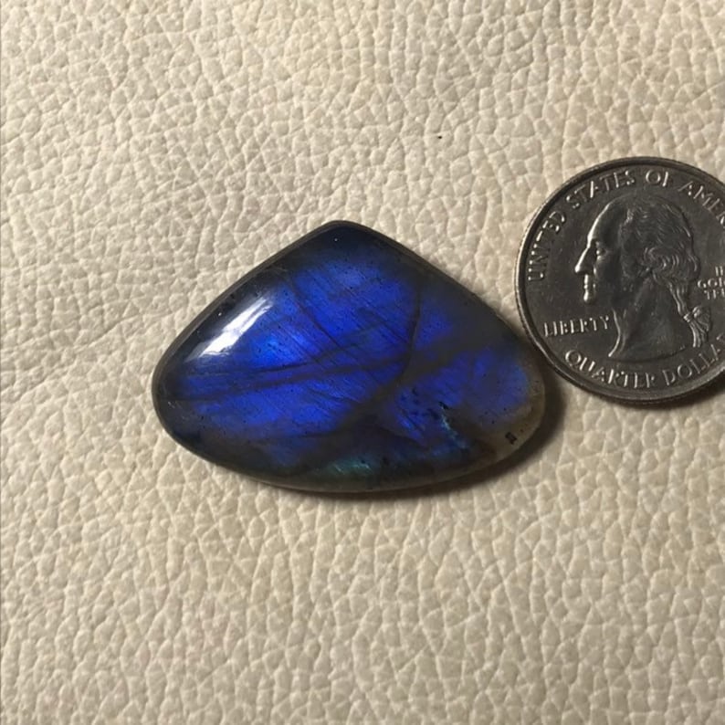 Designer Cabochon AAA Quality Blue Labradorite Cabochon Pendant Stone Size 27*39*8mm 59Cts Natural Heart Shape Labradorite Gemstone