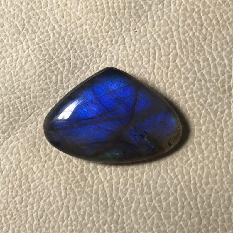 Designer Cabochon AAA Quality Blue Labradorite Cabochon Pendant Stone Size 27*39*8mm 59Cts Natural Heart Shape Labradorite Gemstone