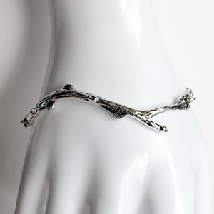Stämplat armband i sterlingsilver med tungt trädgren och kvist, 18 cm