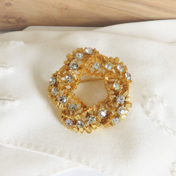 Vintage M JENT Ruffled Gold Tone & Rhinestone Wreath Brooch, Texture Dimension, Twist Woven Circle, Well Made signed Pin, Wedding (H853)