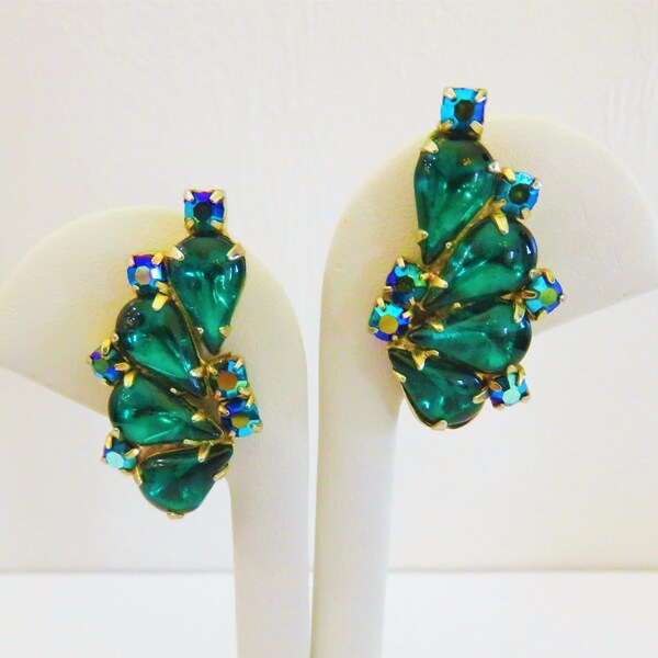 Vintage WEISS Emerald Green Pear Teardrop Glass & Blue Aurora Rhinestone CLIP-On Earrings Fan Wing Cluster Shape Designer Signed Glam (R586)