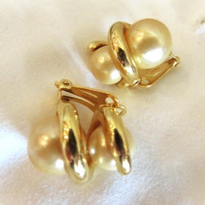 Vintage REPLICA Made in ITALY Double Pearl Gold Tone Swirl  display picture 1