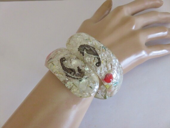 Vintage Lucite Bypass SEAHORSE Confetti Bracelet,… - image 1