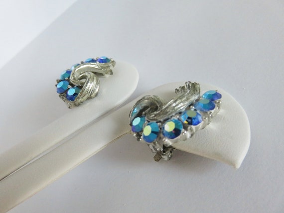 Vintage LISNER Vibrant Blue Iridescent & Silver T… - image 5