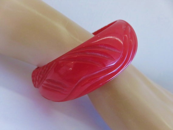 Vintage Hand Carved BAKELITE Vivid True Cherry Re… - image 7