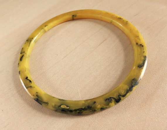 Vintage BAKELITE Skinny Stack Bangle in Marbled B… - image 10