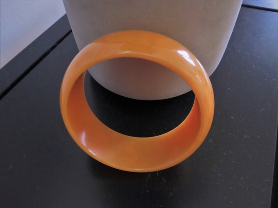 Vintage Ripe Peach Swirl Bakelite Bangle, Marbled… - image 6