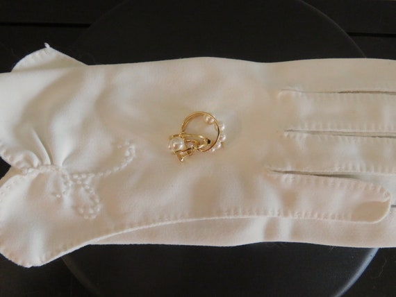 Vintage NAPIER Floating Faux Pearl Hoop CLIP-ON E… - image 7