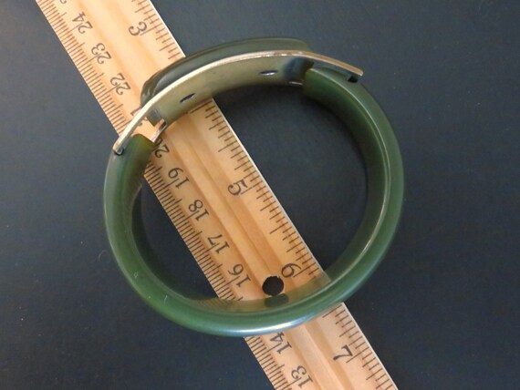 Vintage BAKELITE Hinged Carved BUCKLE Bangle Brac… - image 4