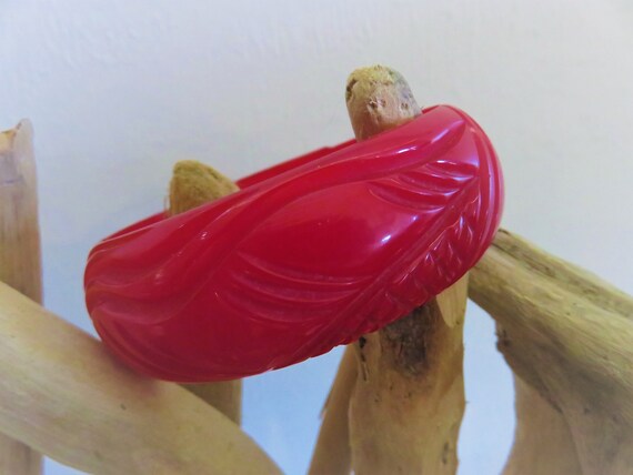 Vintage Hand Carved BAKELITE Vivid True Cherry Re… - image 9