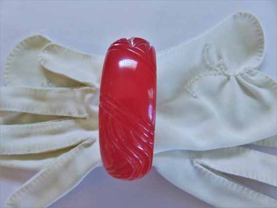 Vintage Hand Carved BAKELITE Vivid True Cherry Re… - image 2