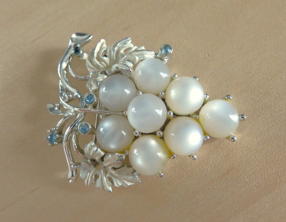 Vintage Grape Cluster Bunch Brooch, 3D White Glow… - image 1