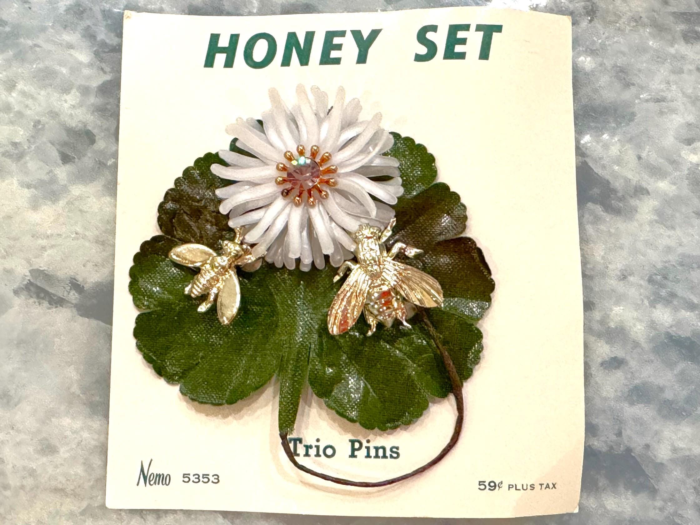 Vintage NEMO Honey Bee 3 Piece Brooch Set, Trio Pins, Orig Card