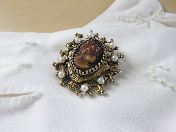 brown lady brooch