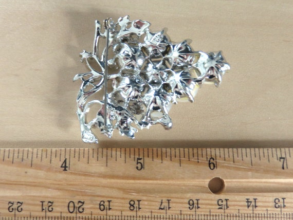 Vintage Grape Cluster Bunch Brooch, 3D White Glow… - image 9