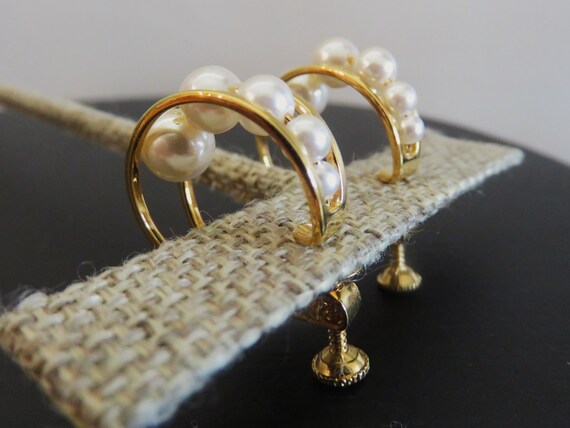 Vintage NAPIER Floating Faux Pearl Hoop CLIP-ON E… - image 1