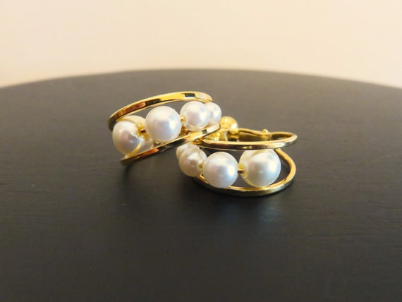 Vintage NAPIER Floating Faux Pearl Hoop CLIP-ON E… - image 5