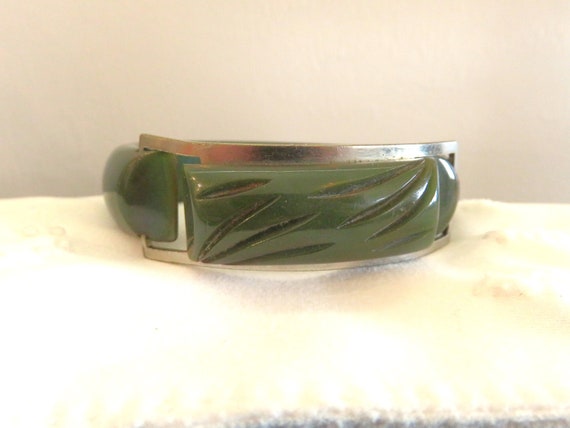 Vintage BAKELITE Hinged Carved BUCKLE Bangle Brac… - image 3