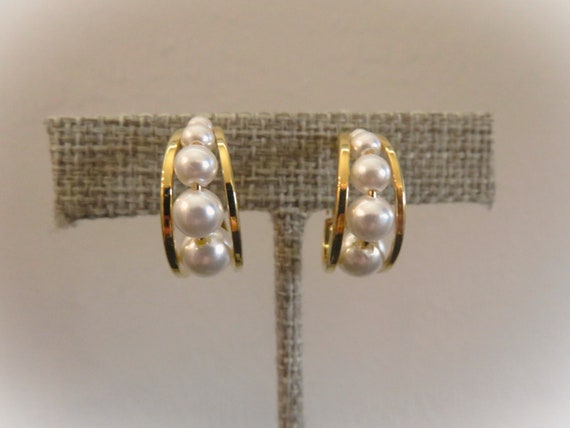 Vintage NAPIER Floating Faux Pearl Hoop CLIP-ON E… - image 2