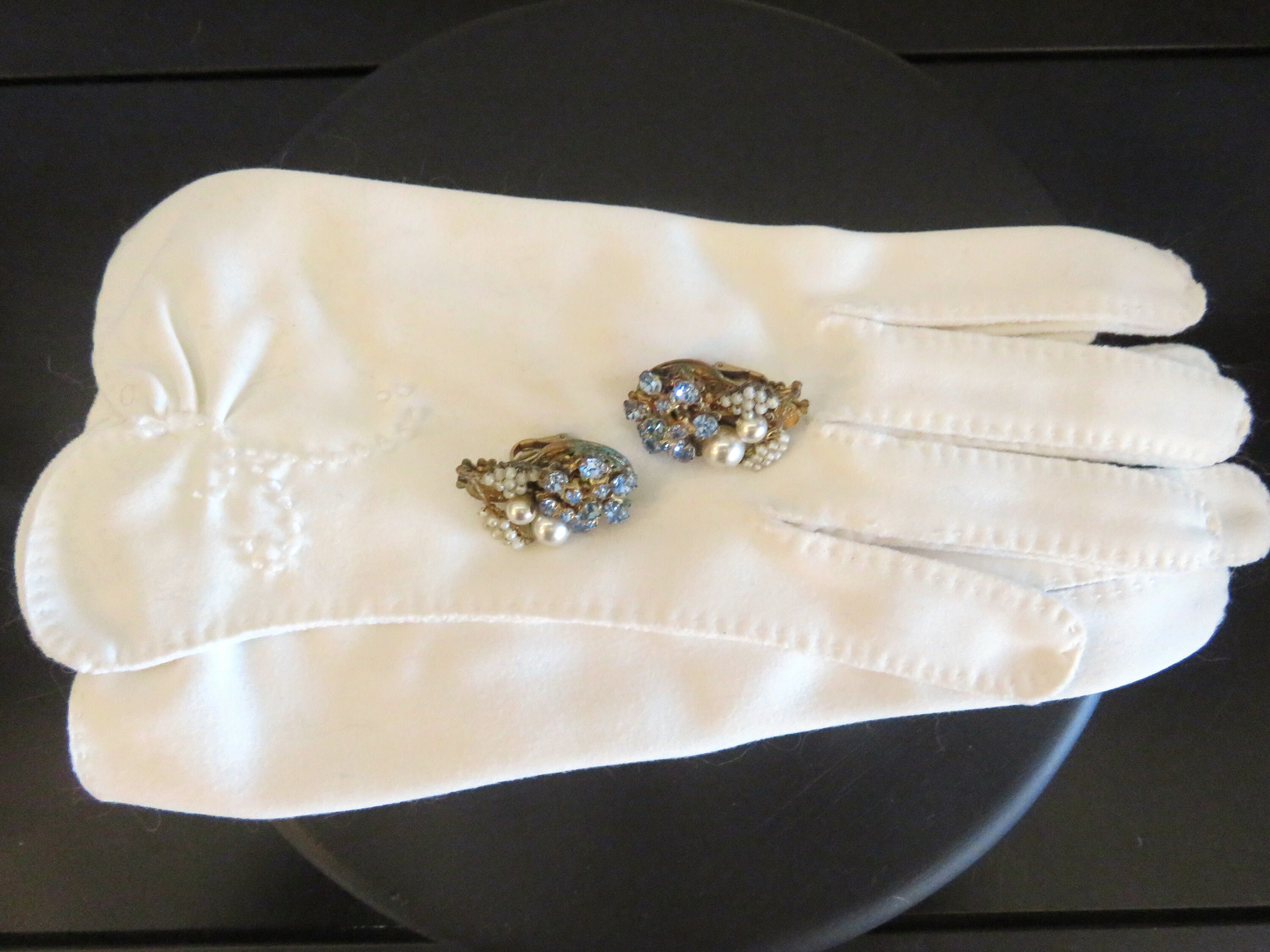 Vintage Signed MIRIAM HASKELL Rhinestone & Faux Pearl CLIP on Earrings, Light Blue Crystal, Hand Wired White Seeds, Gold Tone Hinged R680 - Etsy Vintage Signed MIRIAM HASKELL Rhinestone & Faux Pearl CLIP on Earrings, Light Blue Crystal, Hand Wired White Seeds, Gold Tone Hinged R680 - Etsy
