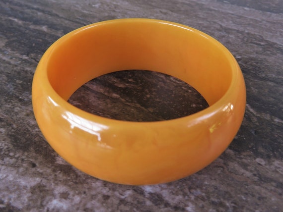 Vintage Ripe Peach Swirl Bakelite Bangle, Marbled… - image 5