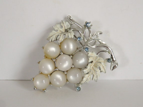 Vintage Grape Cluster Bunch Brooch, 3D White Glow… - image 10